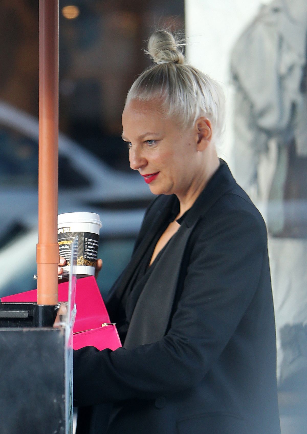 Sia Furler 2016 - 1200x1694 Wallpaper - teahub.io