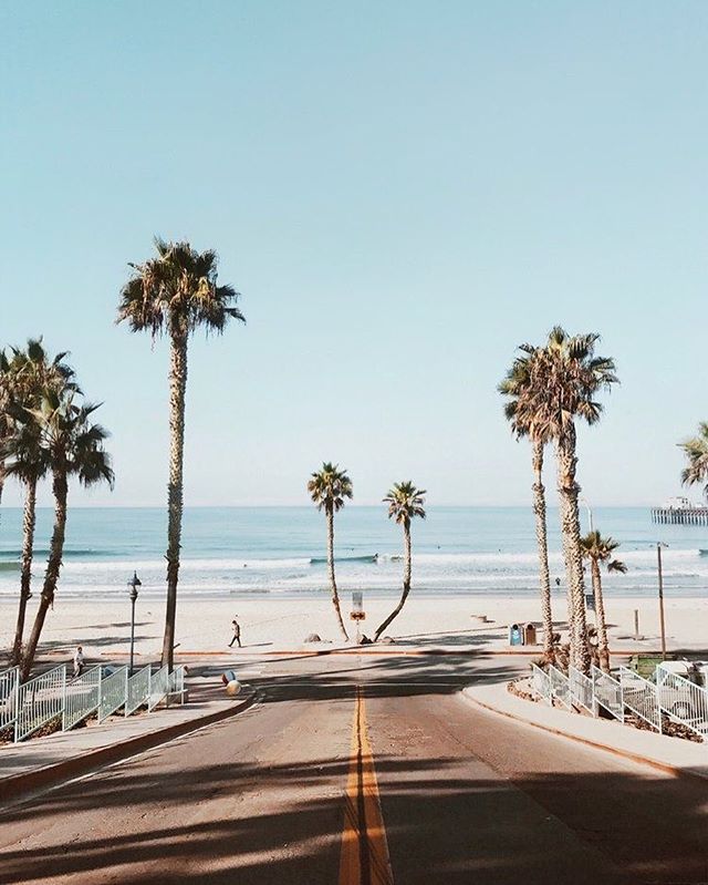 To The Beach - Arielle Vey - HD Wallpaper 