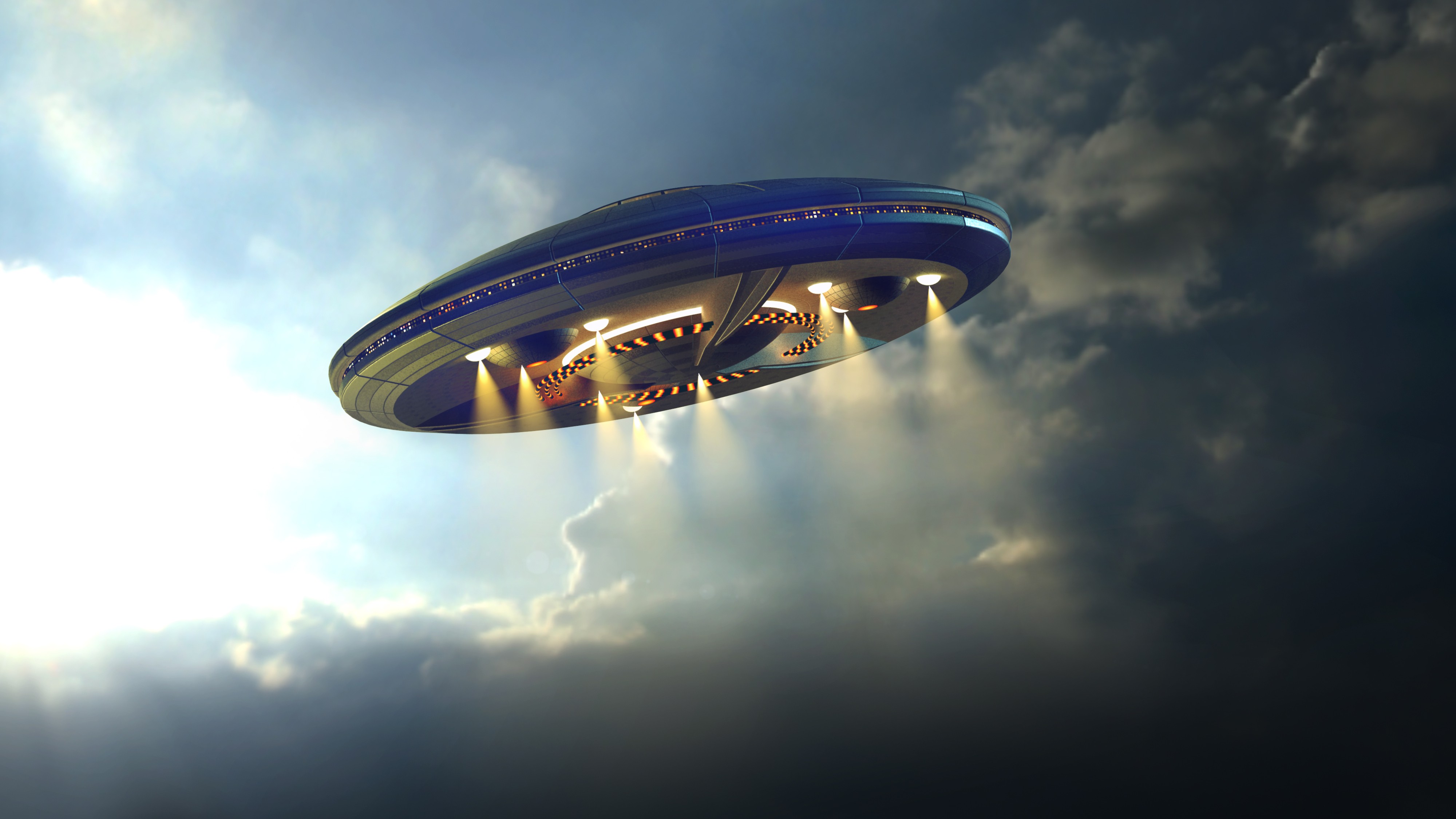 Alien Ufo Saucer Flying On A Clouds Background Above - Imagenes De Ovnis 2016 - HD Wallpaper 