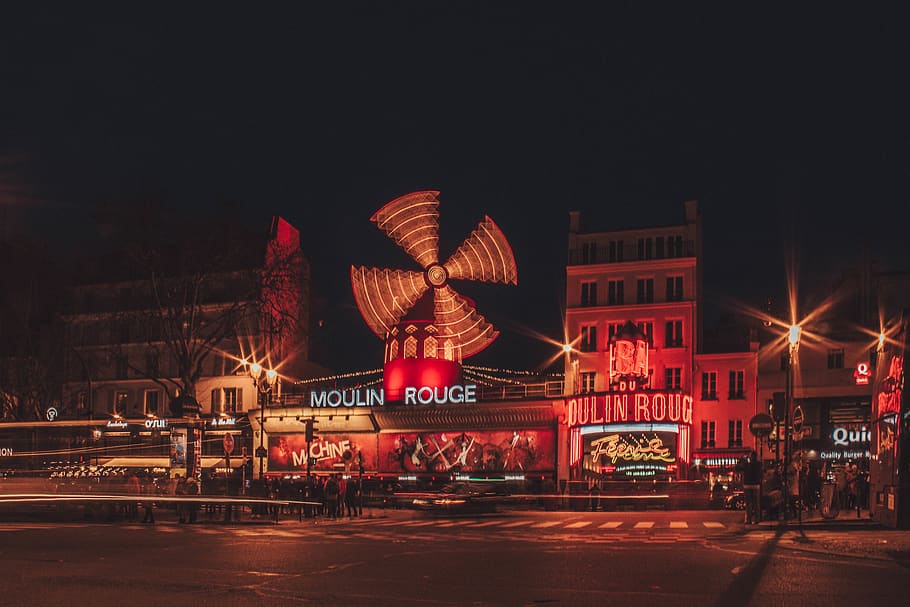 Moulin Rouge Building Beside Road During Nighttime, - Moulin Rouge - HD Wallpaper 