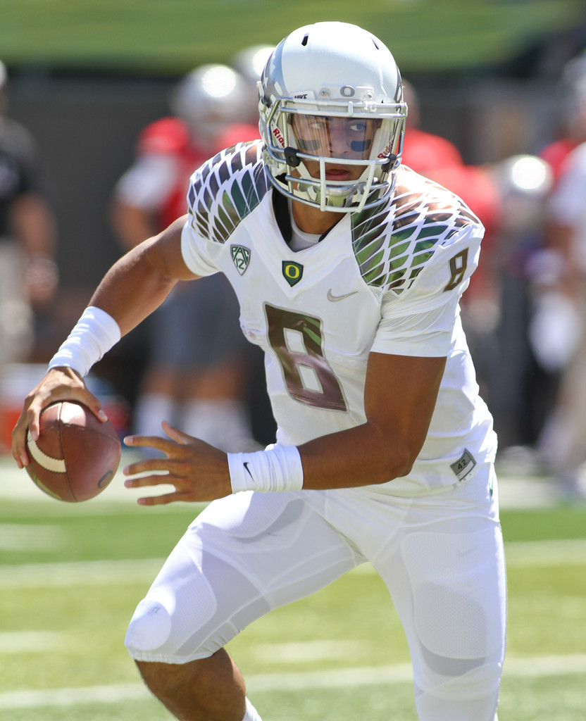 Marcus Mariota Wallpaper 832x1024, - Marcus Mariota Wallpaper Oregon - HD Wallpaper 