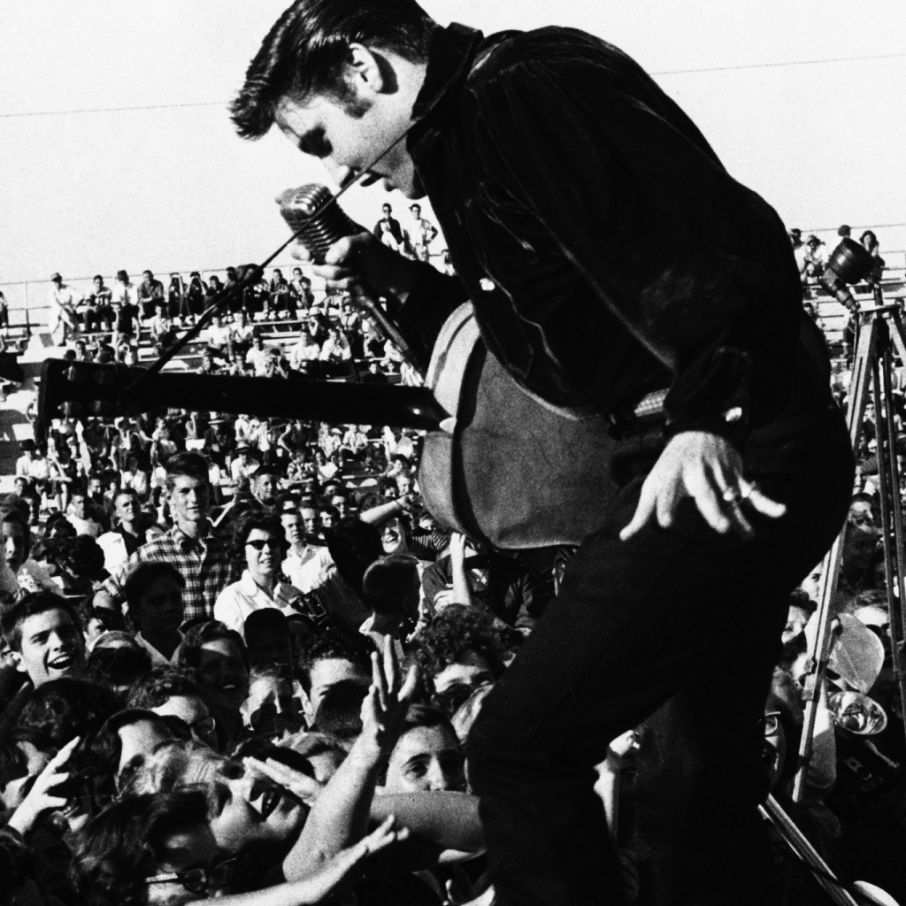 Presley - Elvis Presley And Fans - 1024x1024 Wallpaper 
