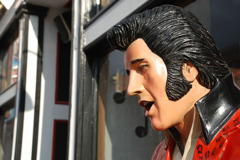 He Has Left The Building, Elvis Presley Statue, Hollywood, - Elvis Presley - HD Wallpaper 