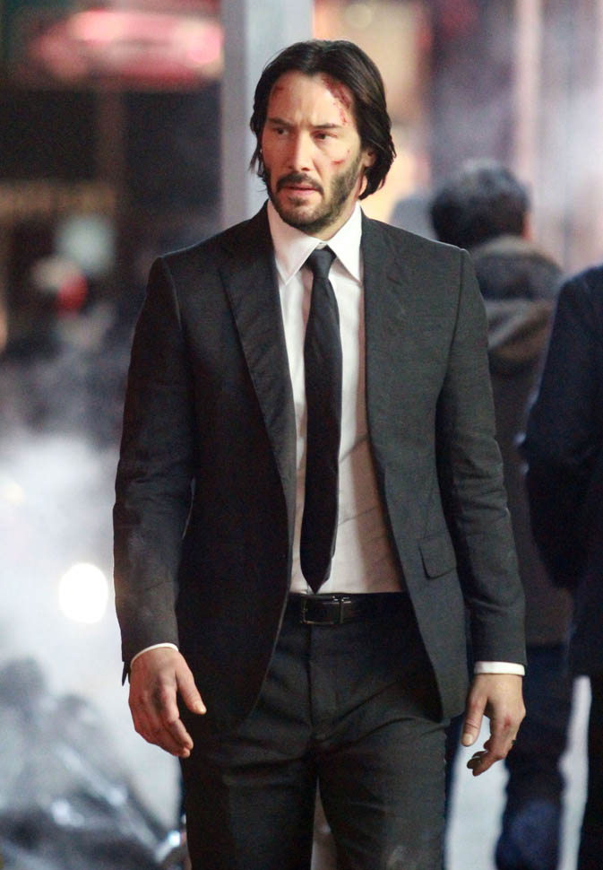 Keanu Filming John Wick - Tuxedo - HD Wallpaper 