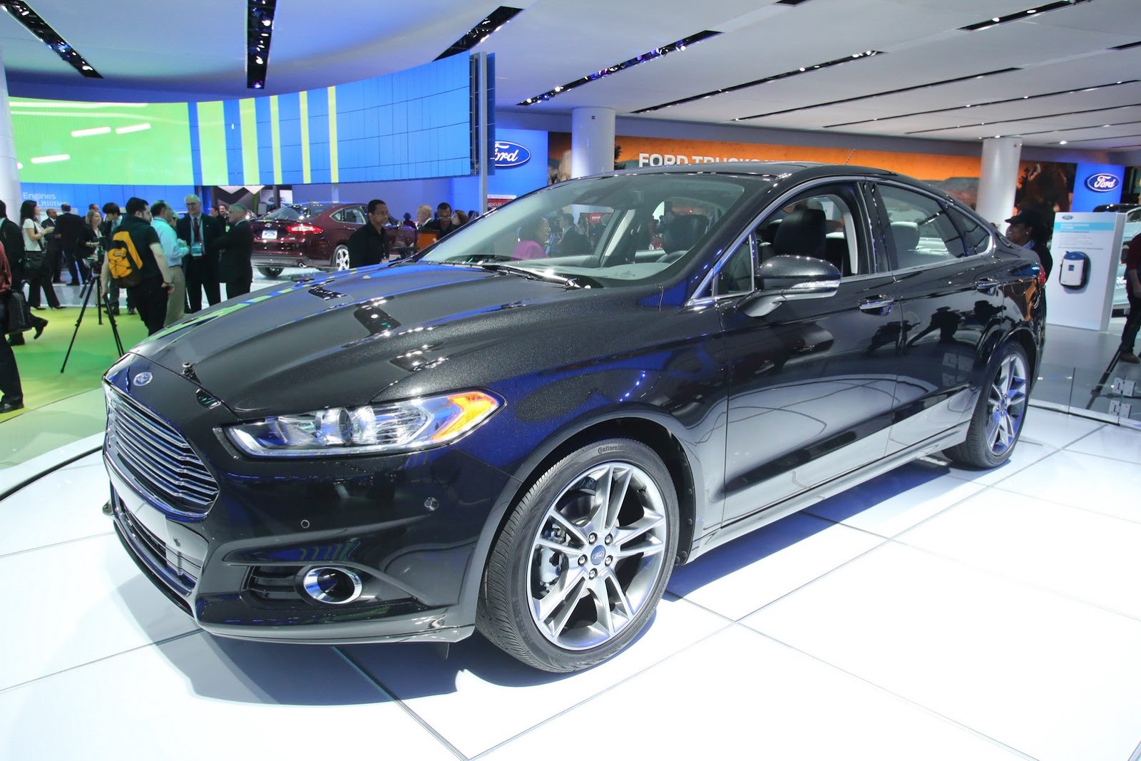 Ford Fusion 3 Car Desktop Wallpaper - Fusion Ecoboost 2013 - HD Wallpaper 