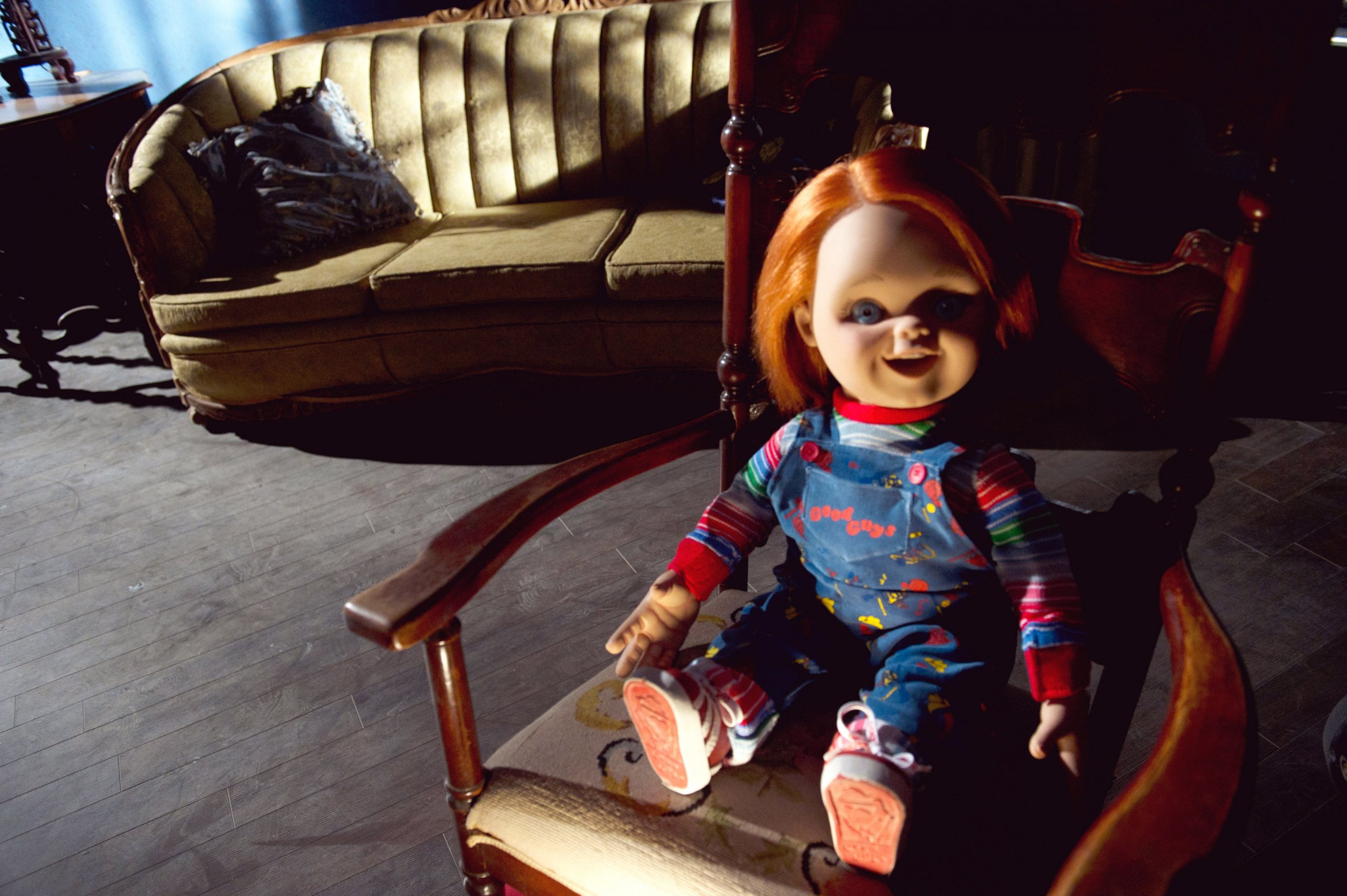 Chucky On A Chair - HD Wallpaper 