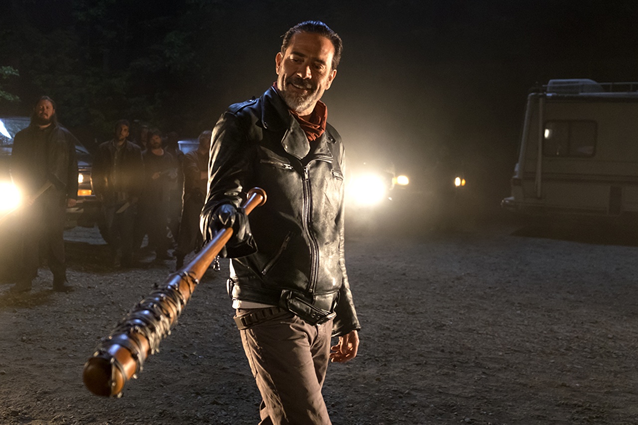 Guy With Bat In Walking Dead - HD Wallpaper 