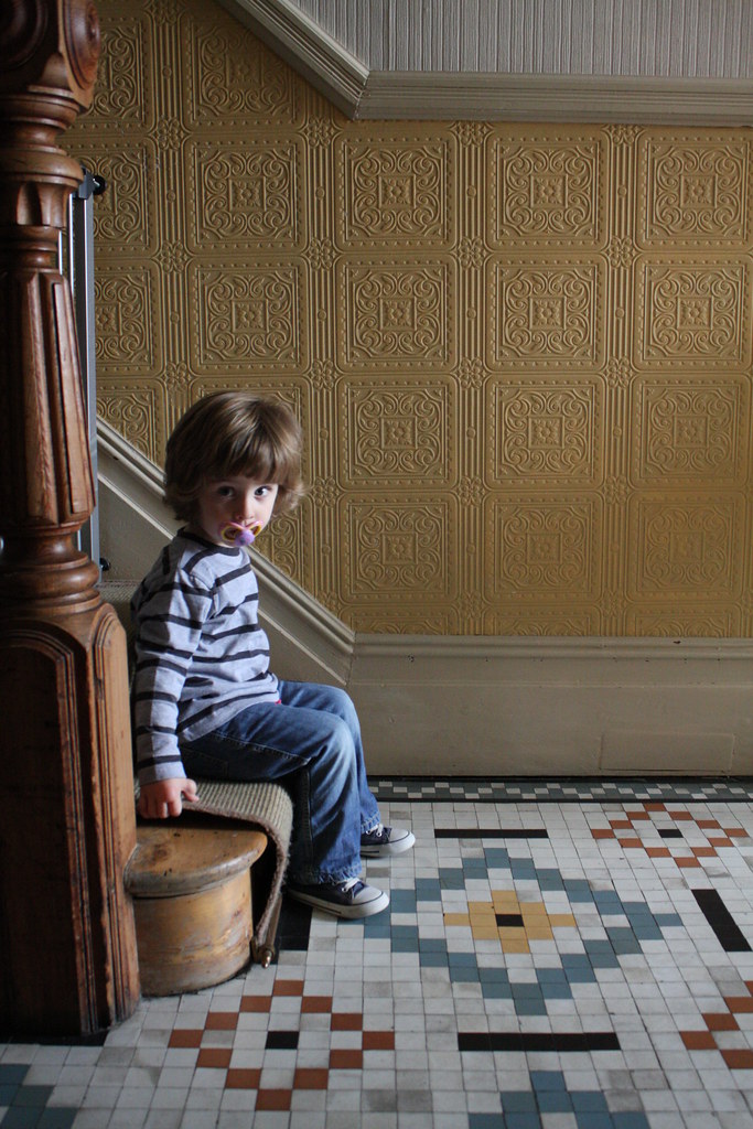 Sitting - HD Wallpaper 