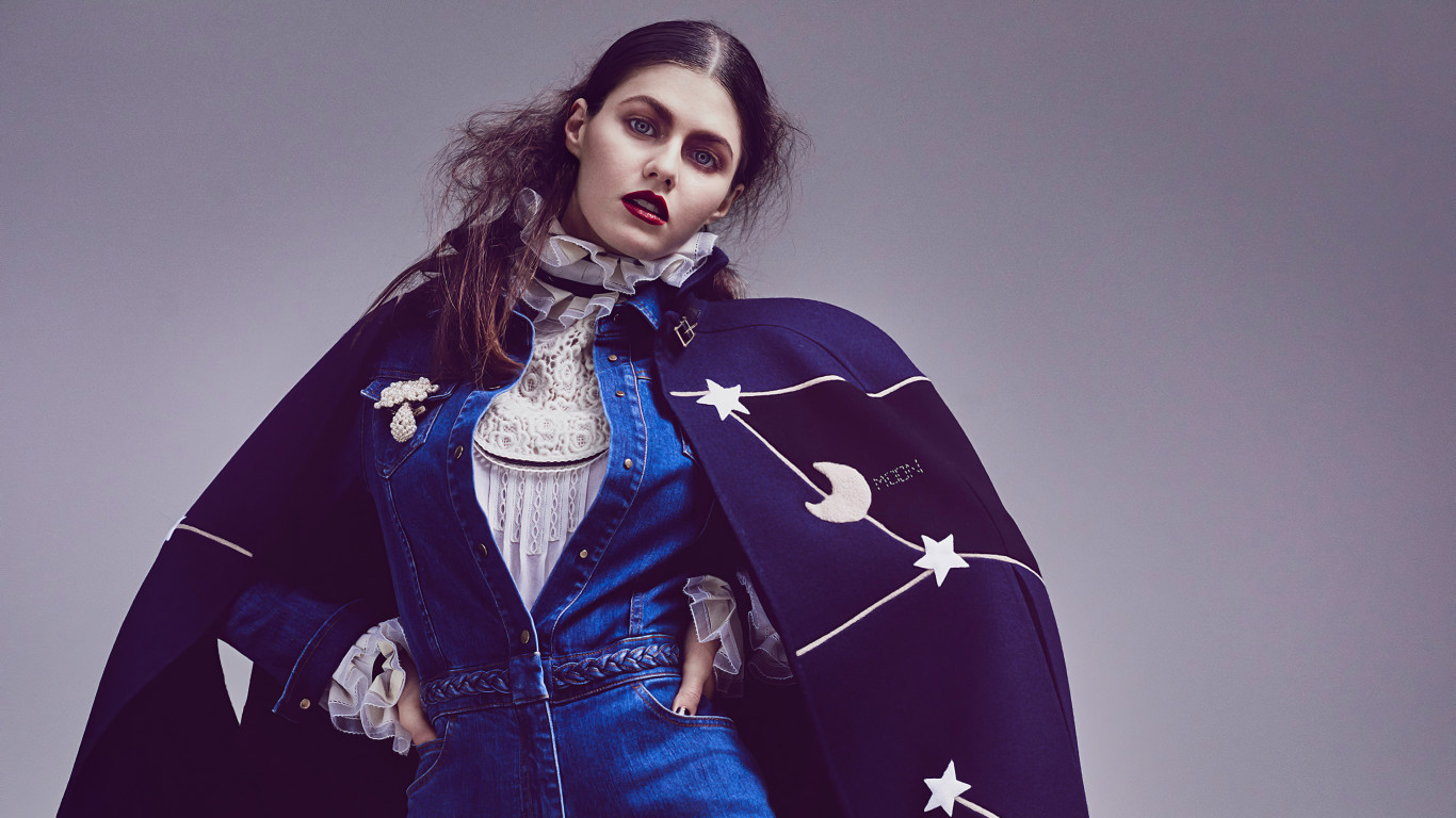 Aleksandra Daddario Photo Shoots - HD Wallpaper 