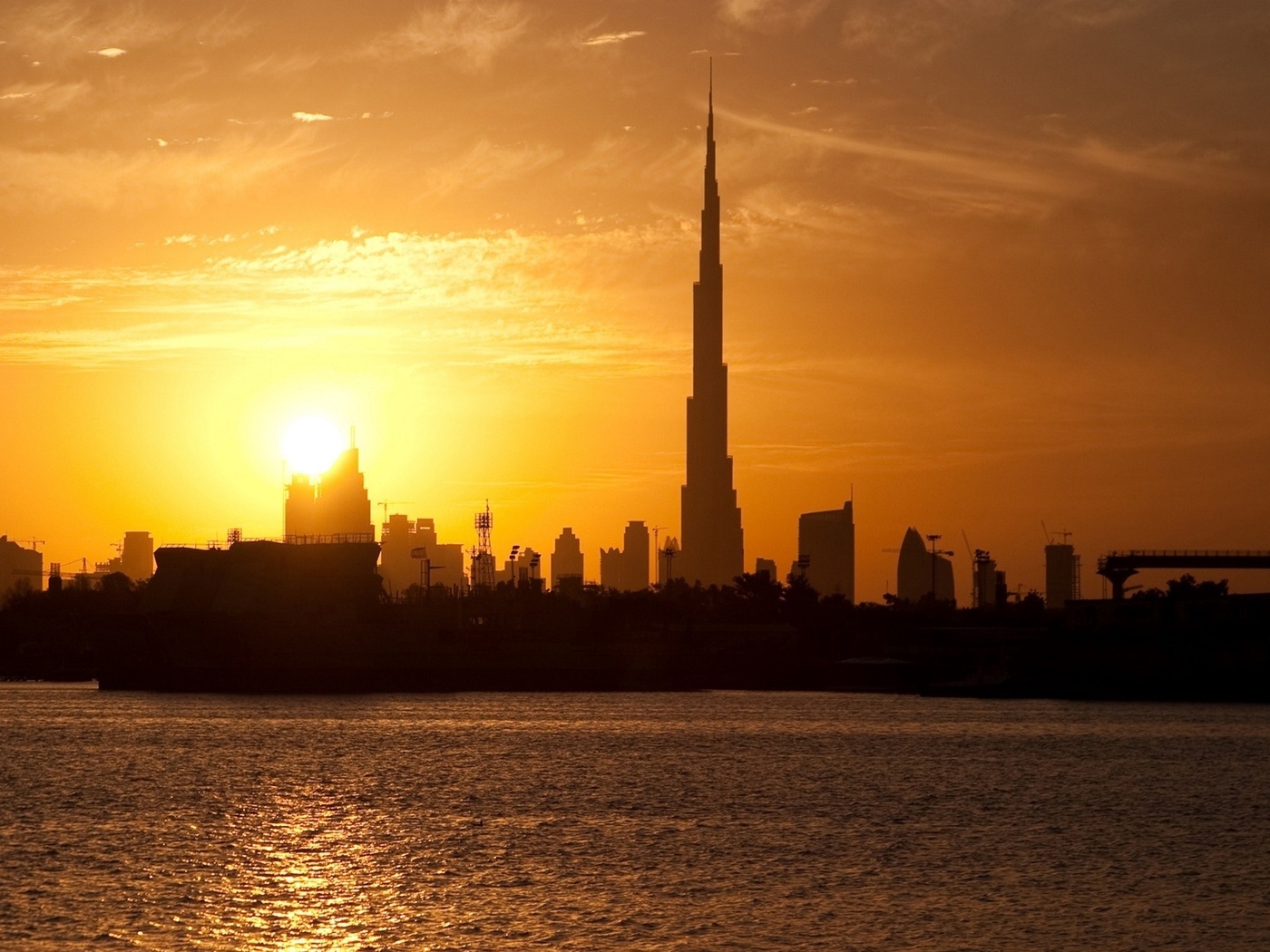 Wallpaper Dubai, Skyscrapers, Towers, Houses, Burj - Sun Rise In Dubai - HD Wallpaper 