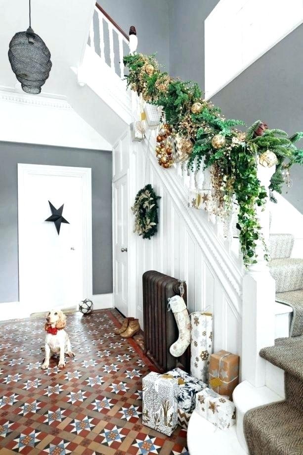 Hallway Decorating Ideas Small Hallway Decorating Ideas - Decorate A Grey Hallway For Christmas - HD Wallpaper 