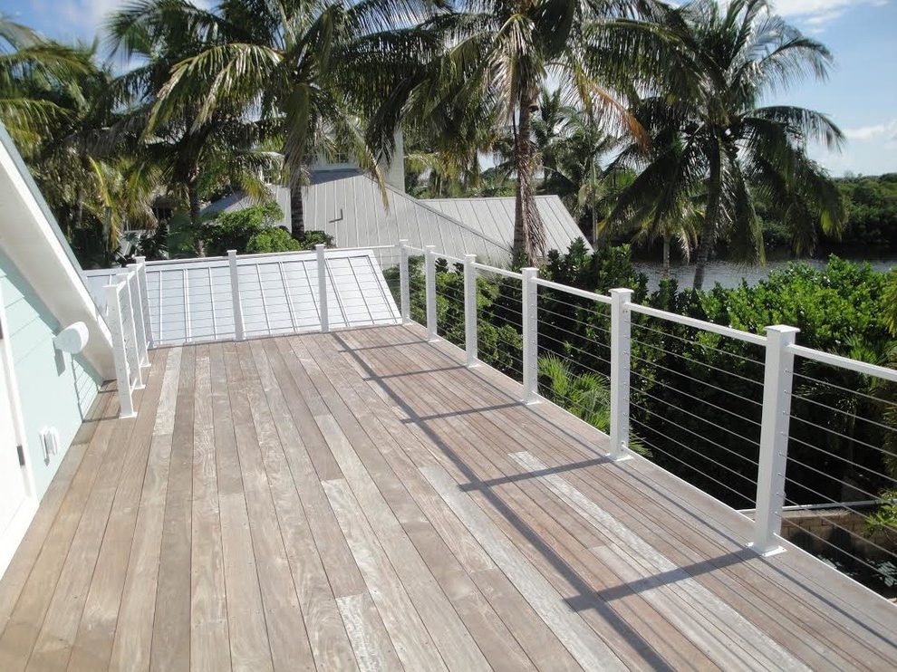 Tampa Cable Staircase With Traditional Wallpaper Deck - Deck - HD Wallpaper 