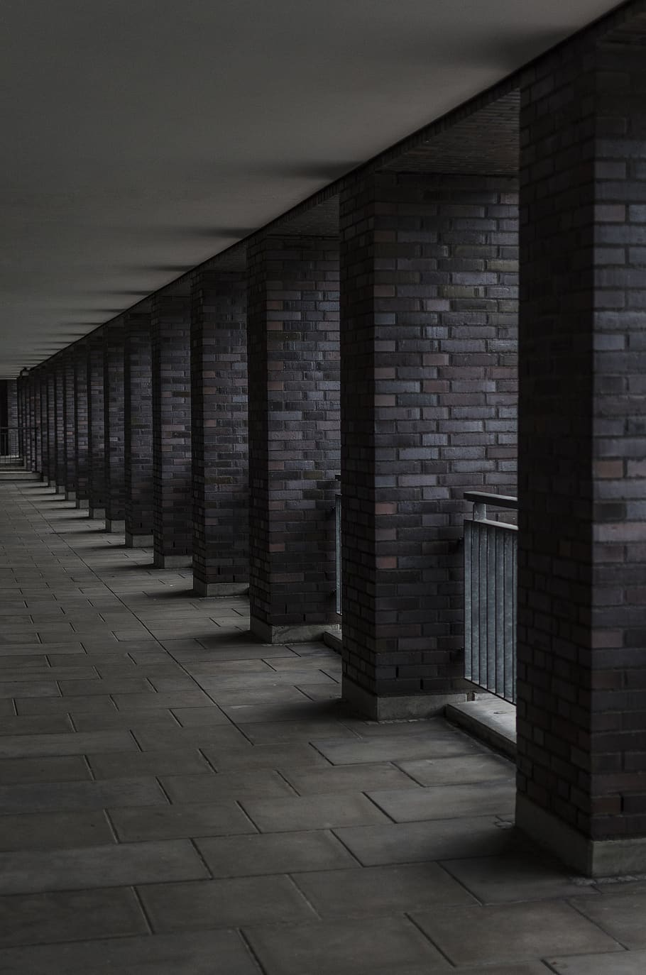 Empty Hallway At Daytime, Corridor, Architecture, Slate, - Wall - HD Wallpaper 