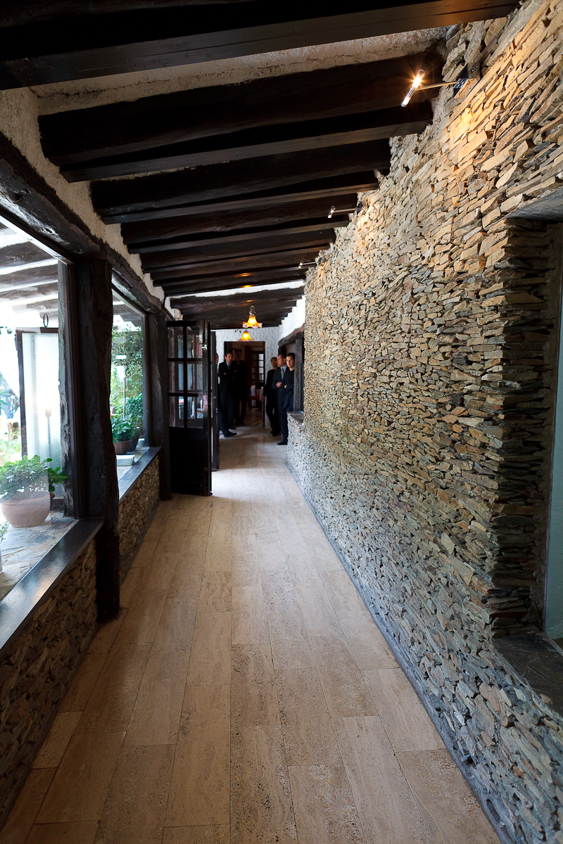 A Long Corridor, Wallpaper Warehouse, V/768315445 - Floor - HD Wallpaper 