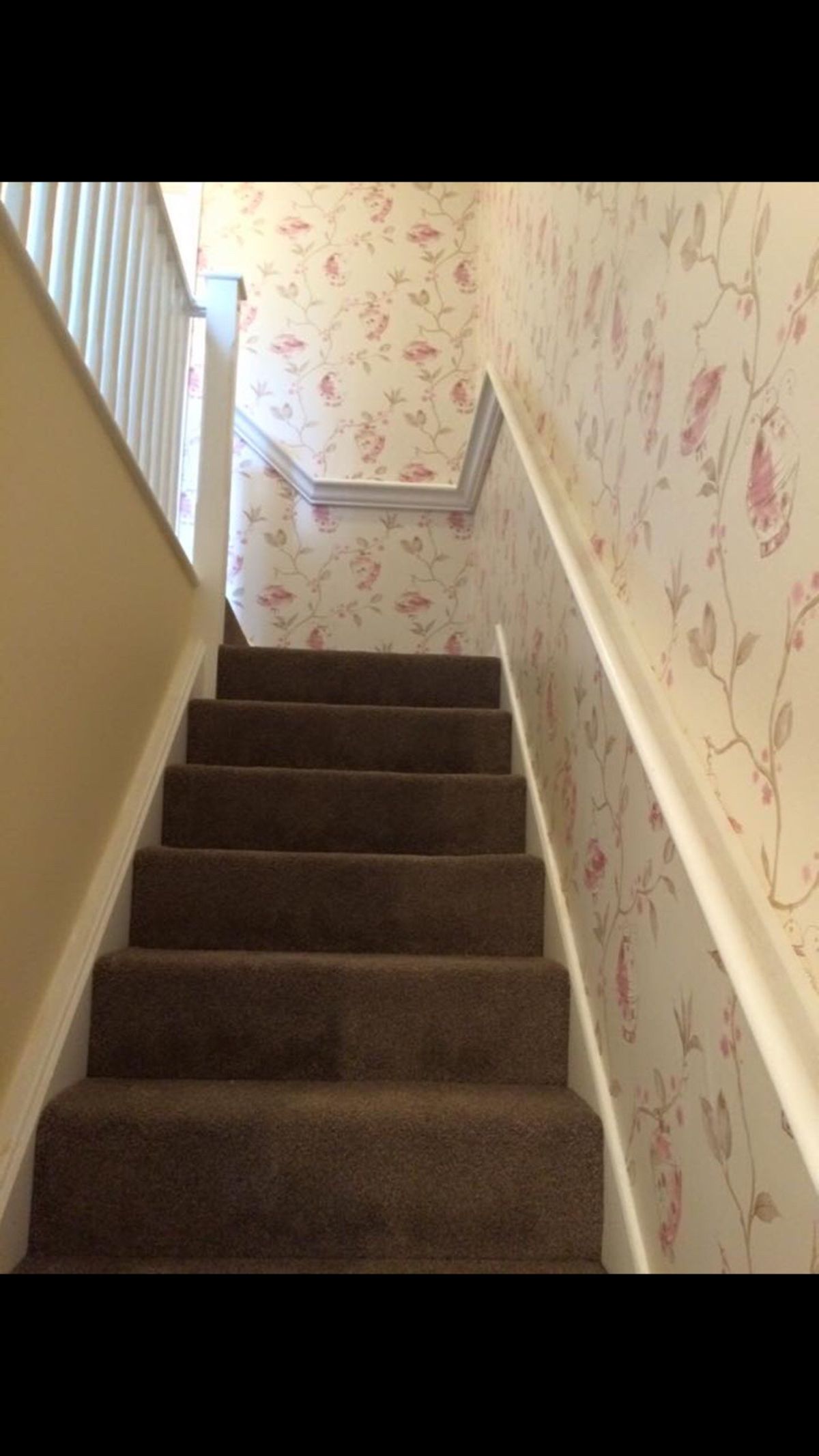 4 Rolls Of Blush Pink And Cream China Jars Wallpaper, - Handrail - HD Wallpaper 