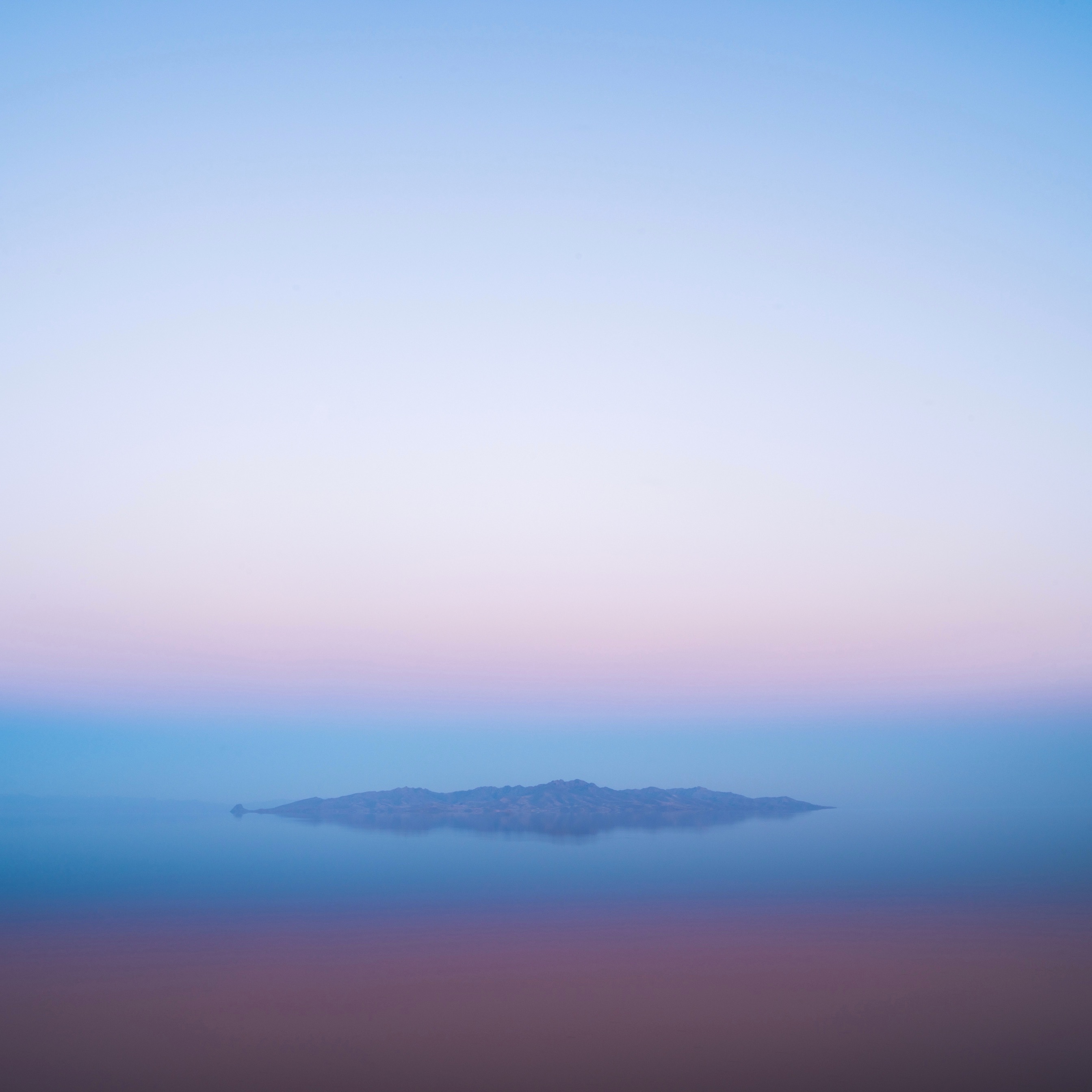 Shades Of Blue Iphone Wallpapers - Dawn - HD Wallpaper 