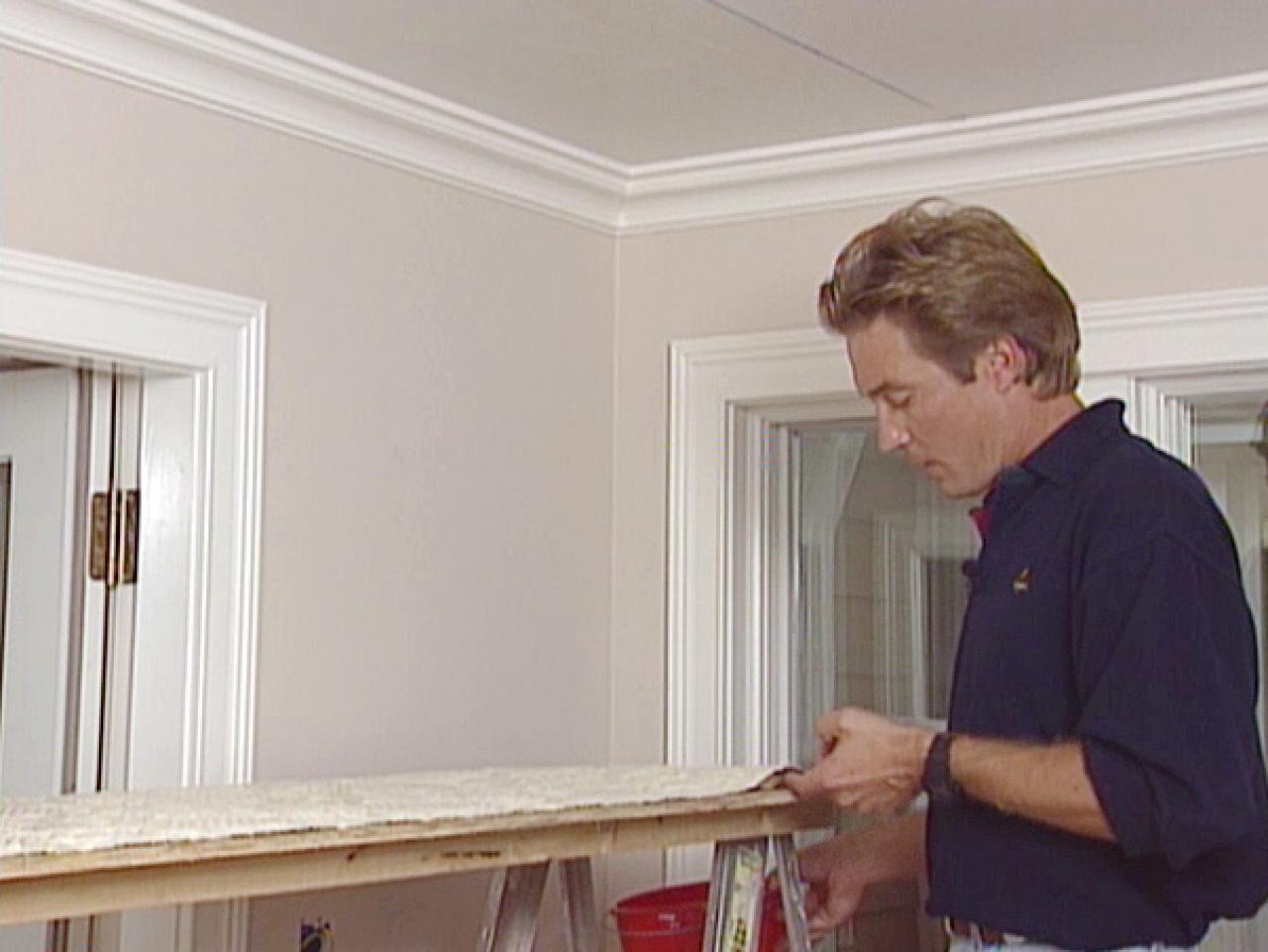 Roll First Length Of Wallpaper Onto Worktable - Plywood - HD Wallpaper 