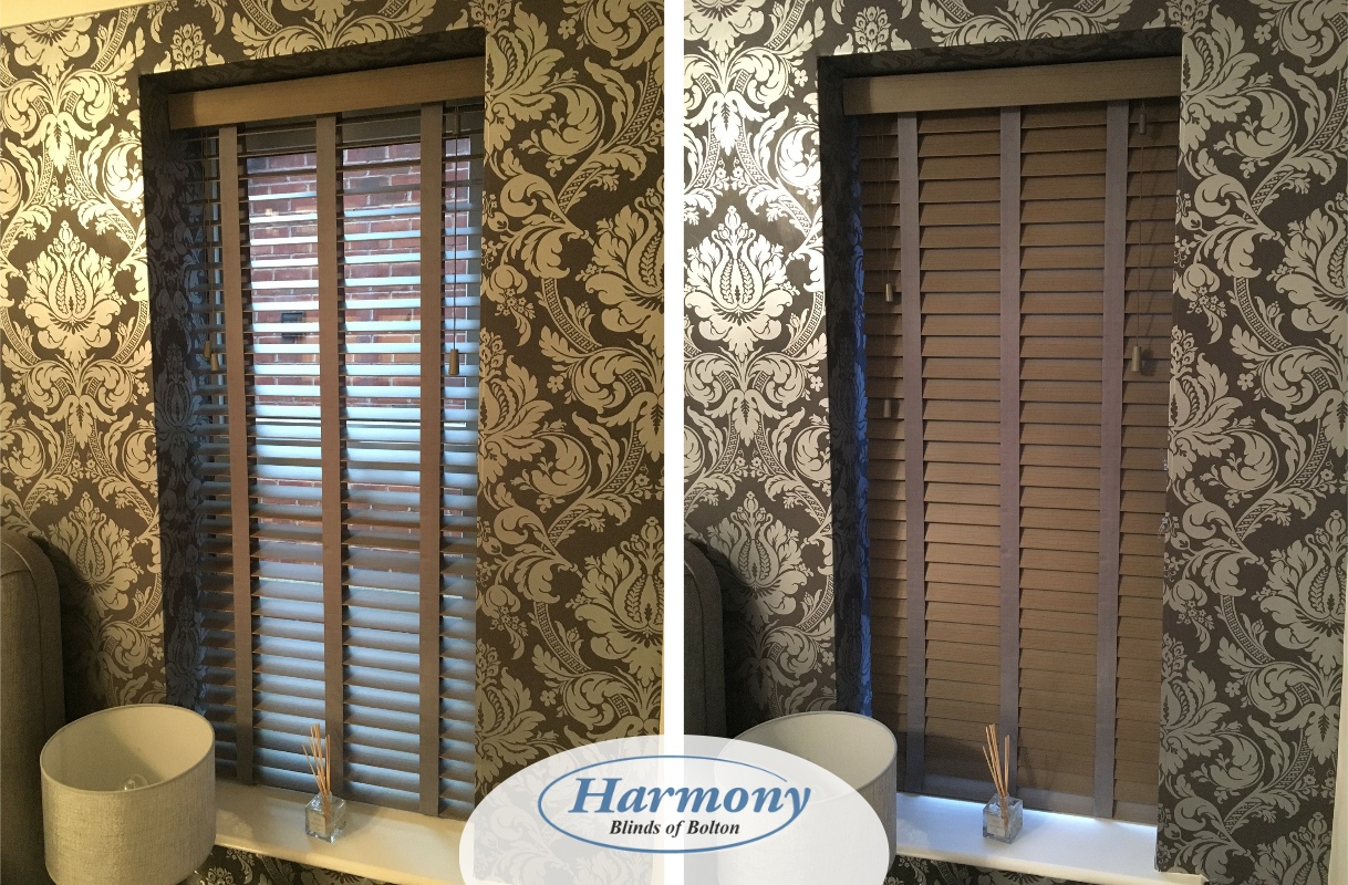 Small Faux Wood Blind With Contrasting Wallpaper - Window Covering - HD Wallpaper 