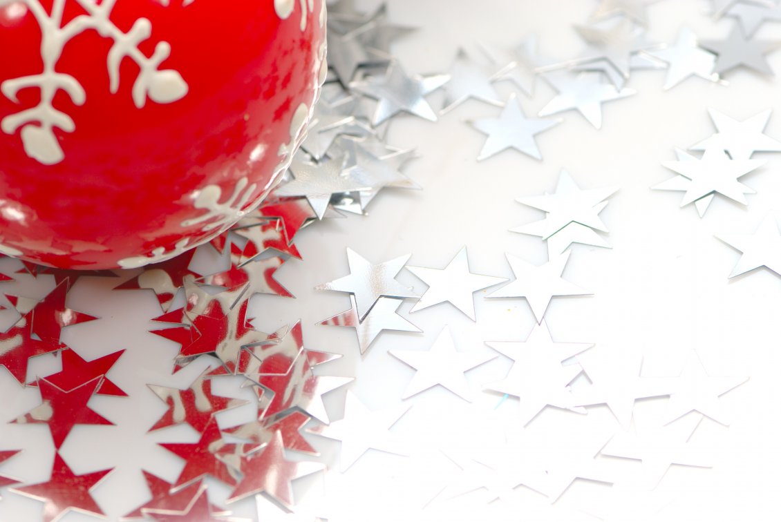 Download Wallpaper Silver Stars And One Red Christmas - Casal De Arman Precio Restaurante - HD Wallpaper 