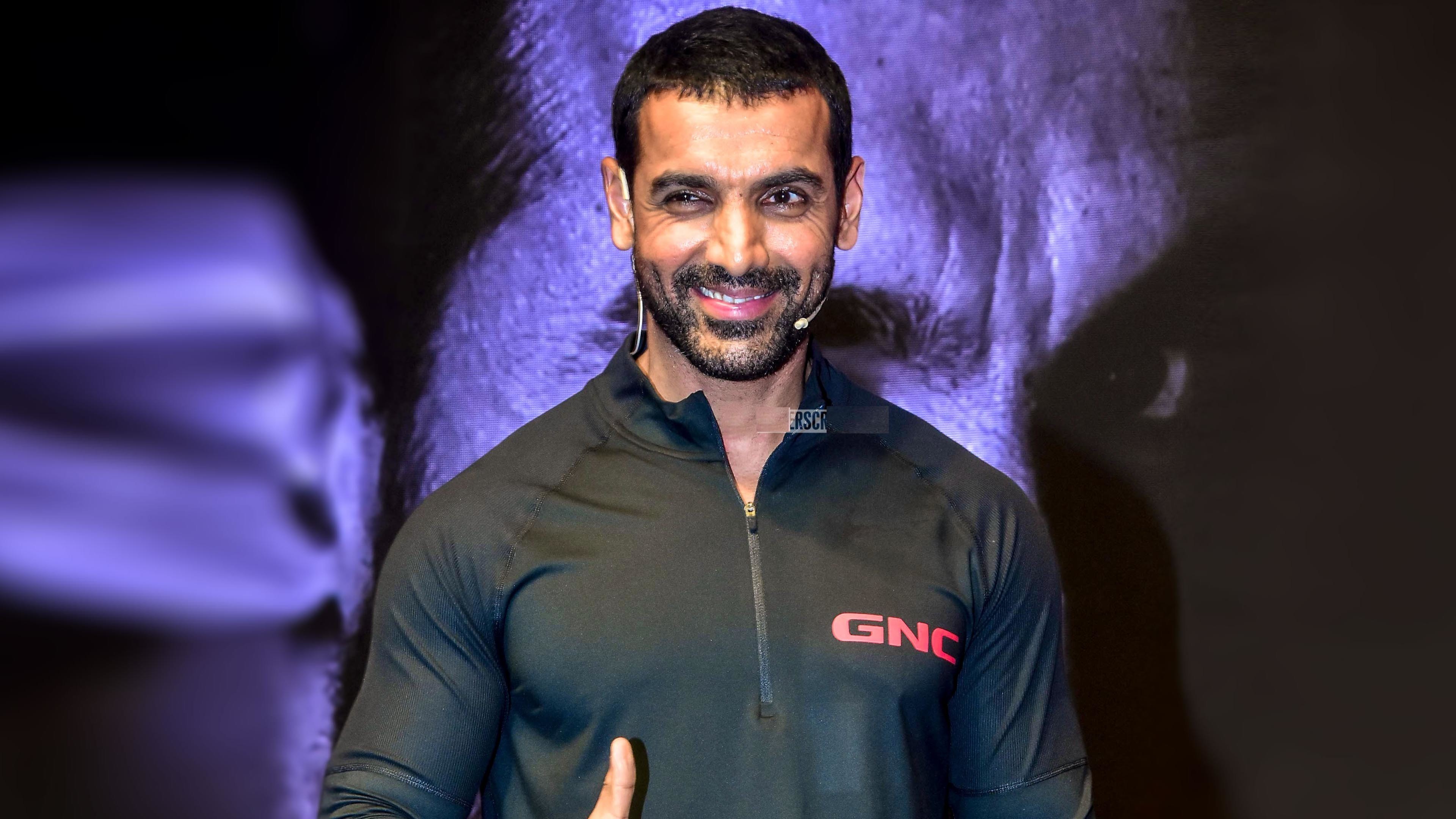 John Abraham 4k Wallpaper - John Abraham Gnc - HD Wallpaper 