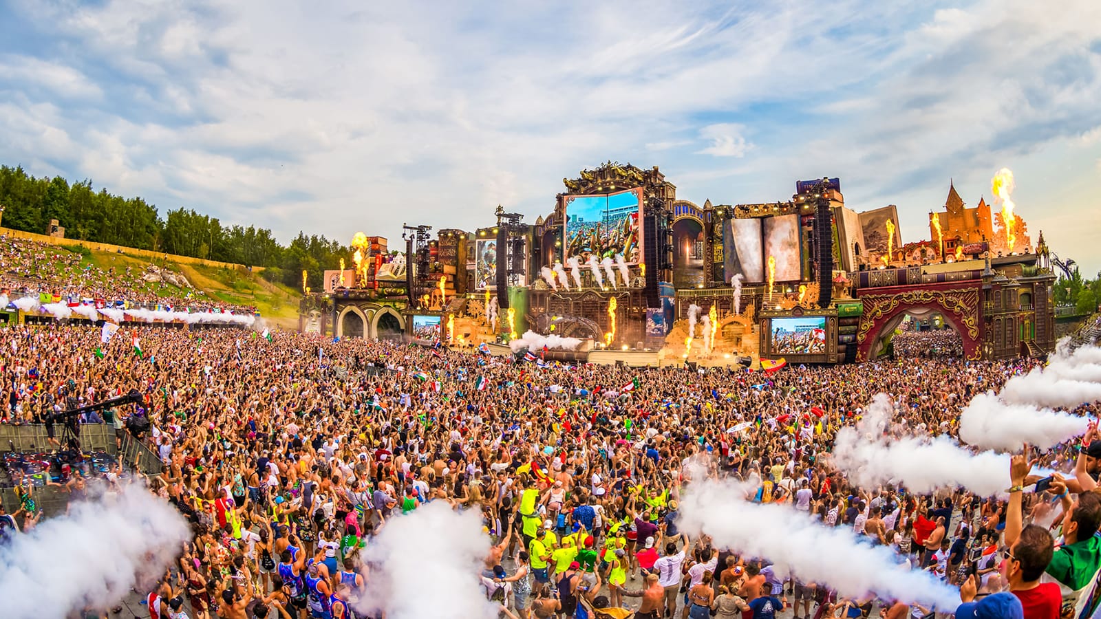 Tomorrowland Festival - HD Wallpaper 