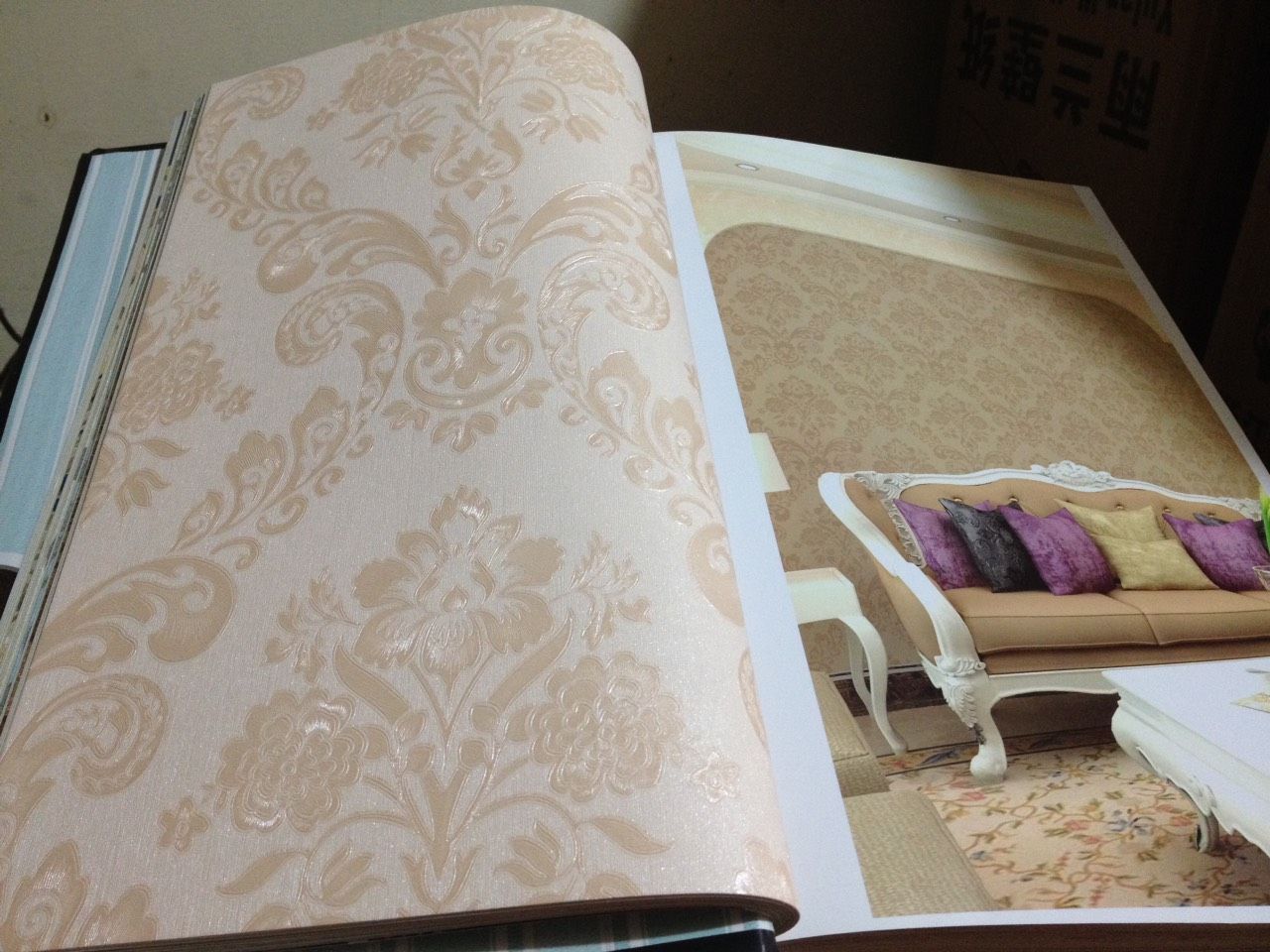 Studio Couch - HD Wallpaper 