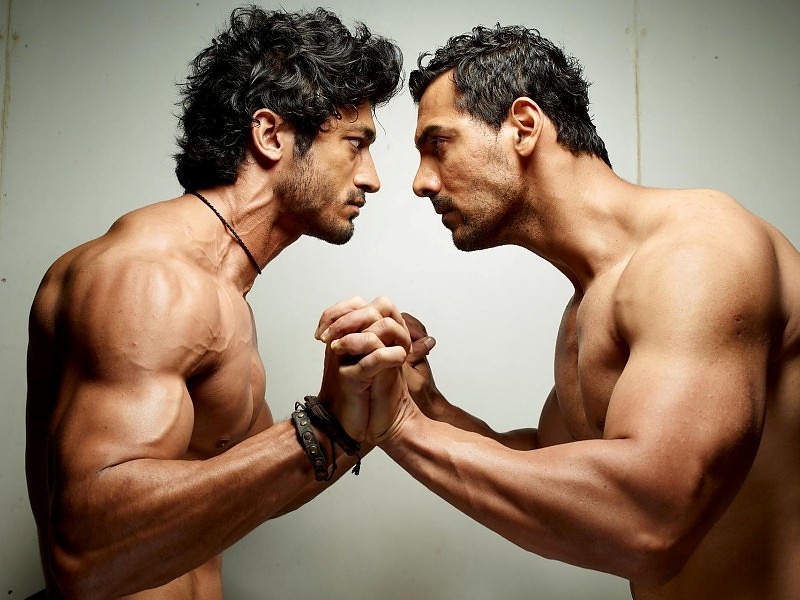 Actors John Abraham And Vidyut Jamwal 6 Pack Body Hd - Vidyut Jamwal Body Building - HD Wallpaper 