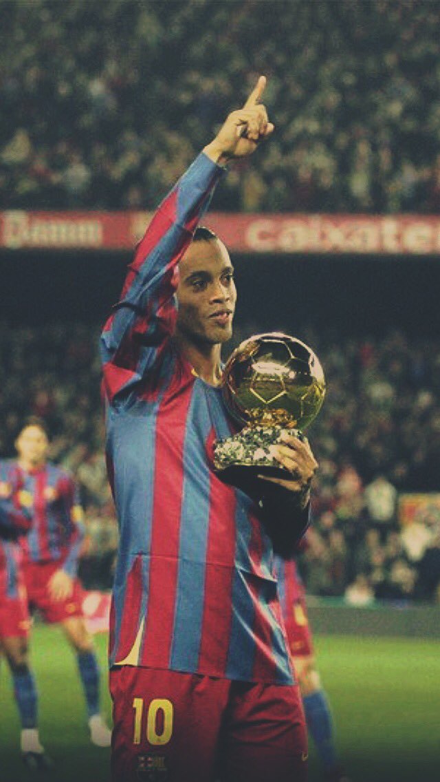 Ronaldinho Con El Balon De Oro - HD Wallpaper 