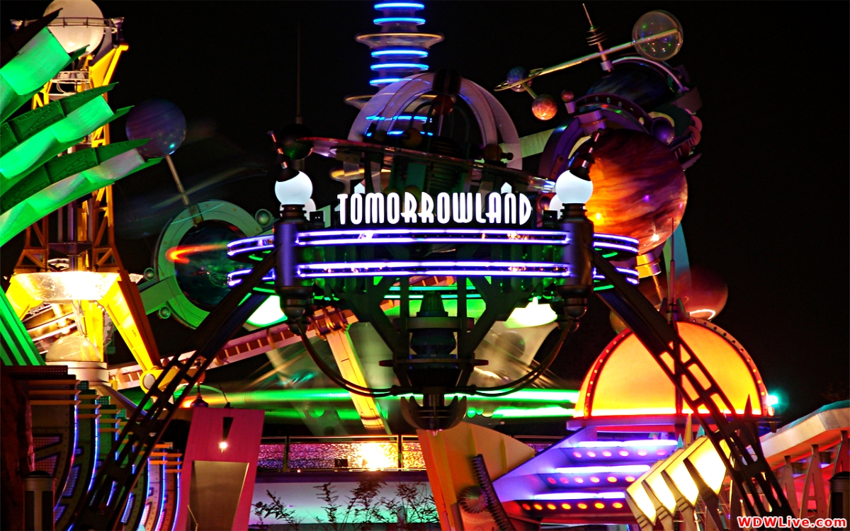 Disney Tomorrowland At Night - HD Wallpaper 