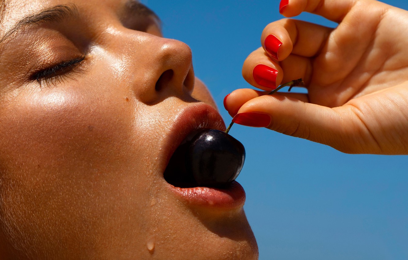 Photo Wallpaper Face, Cherry, Sexy, Hand, Lips, Beauty, - Close-up - HD Wallpaper 
