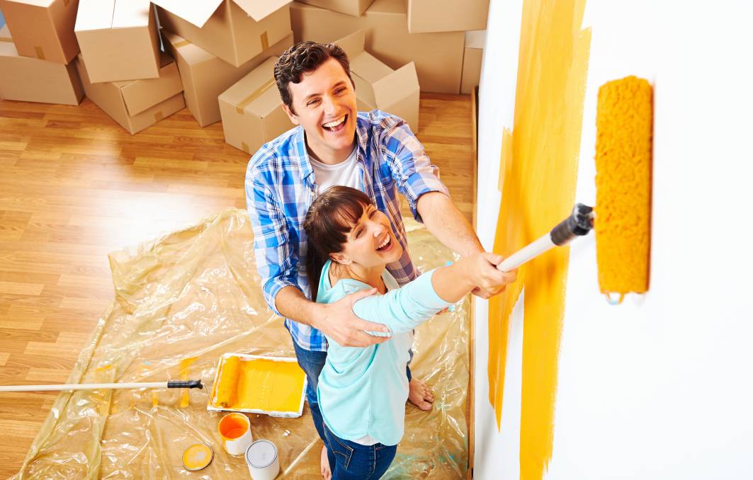 Bold Feature Walls Work Best In Large Spaces With High - Credito Remodela Tu Casa - HD Wallpaper 