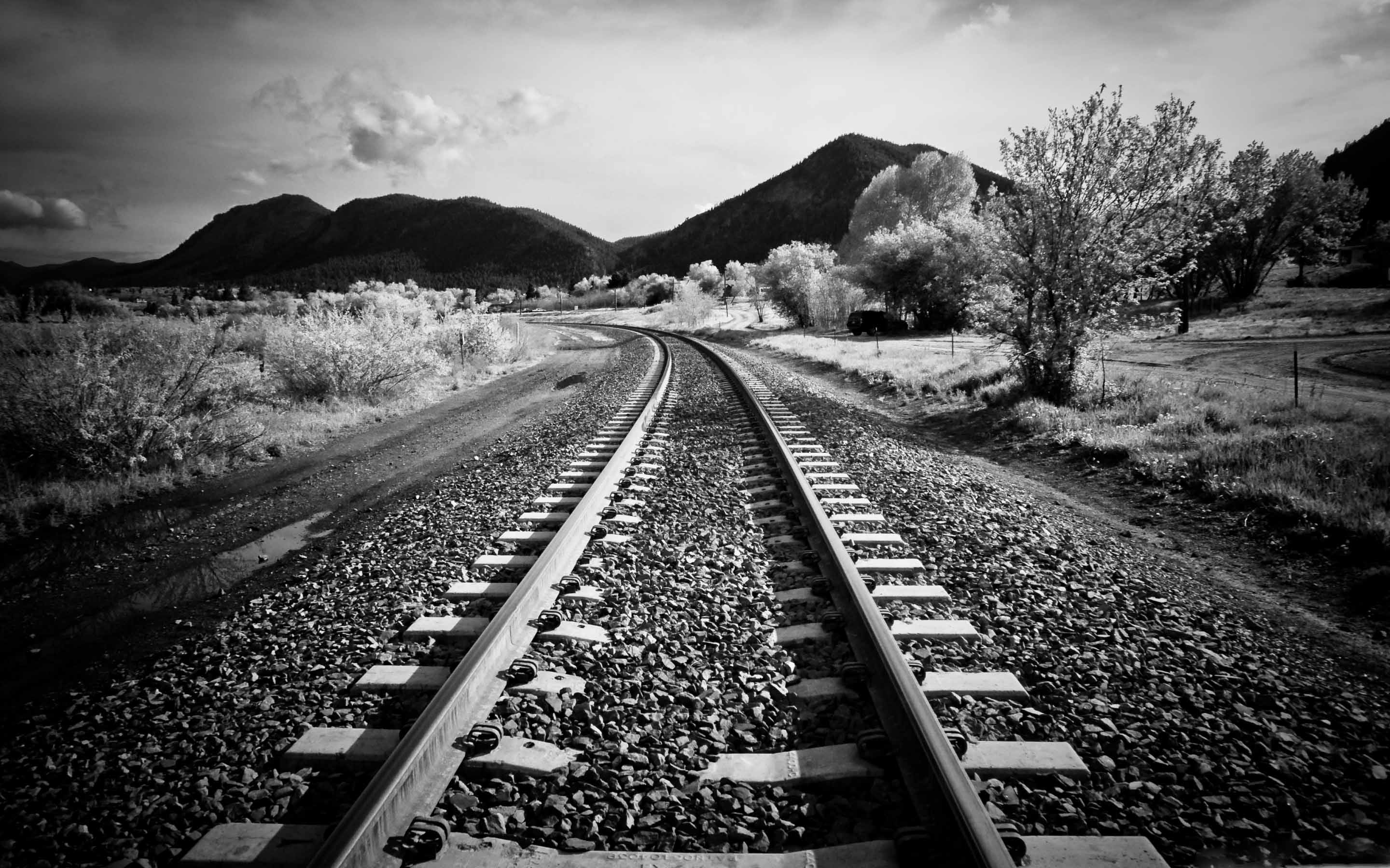 Black And White Train Background - HD Wallpaper 