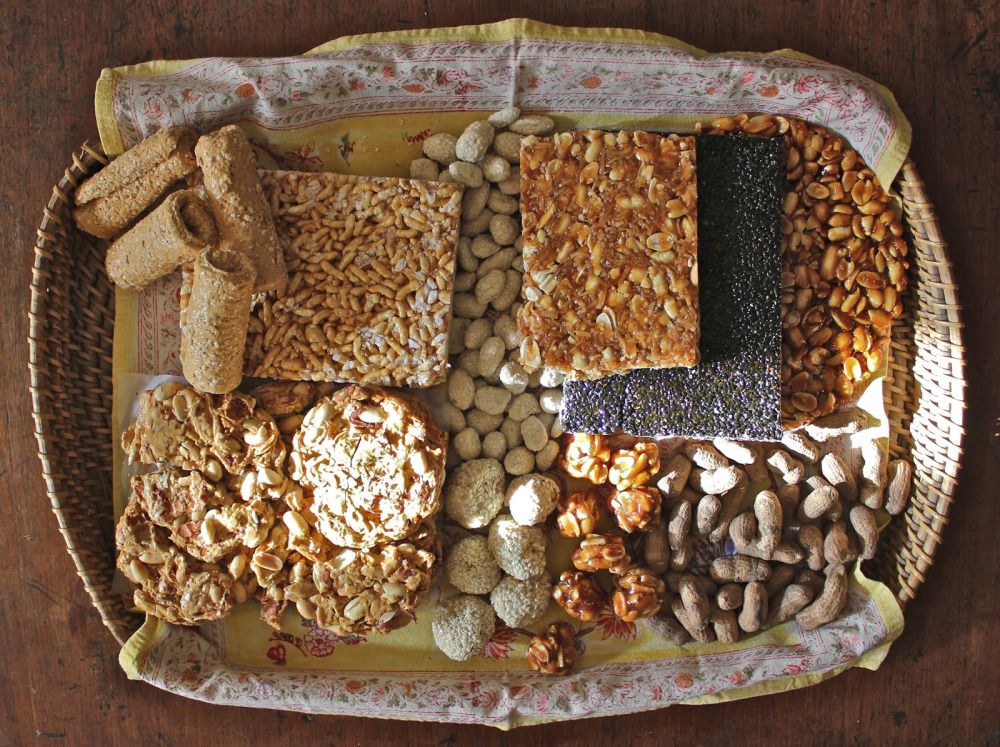 Lohri Festival Food - HD Wallpaper 