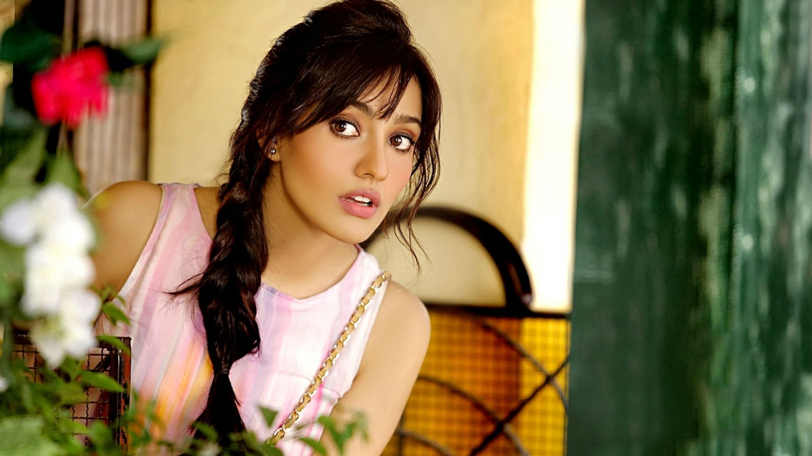 Neha Sharma - Neha Sharma Photo Download - HD Wallpaper 