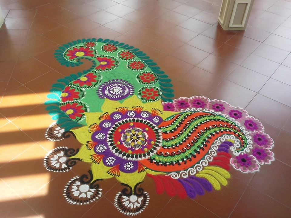 Beautiful Diwali Rangoli - Easy And Beautiful Rangoli For Diwali - HD Wallpaper 