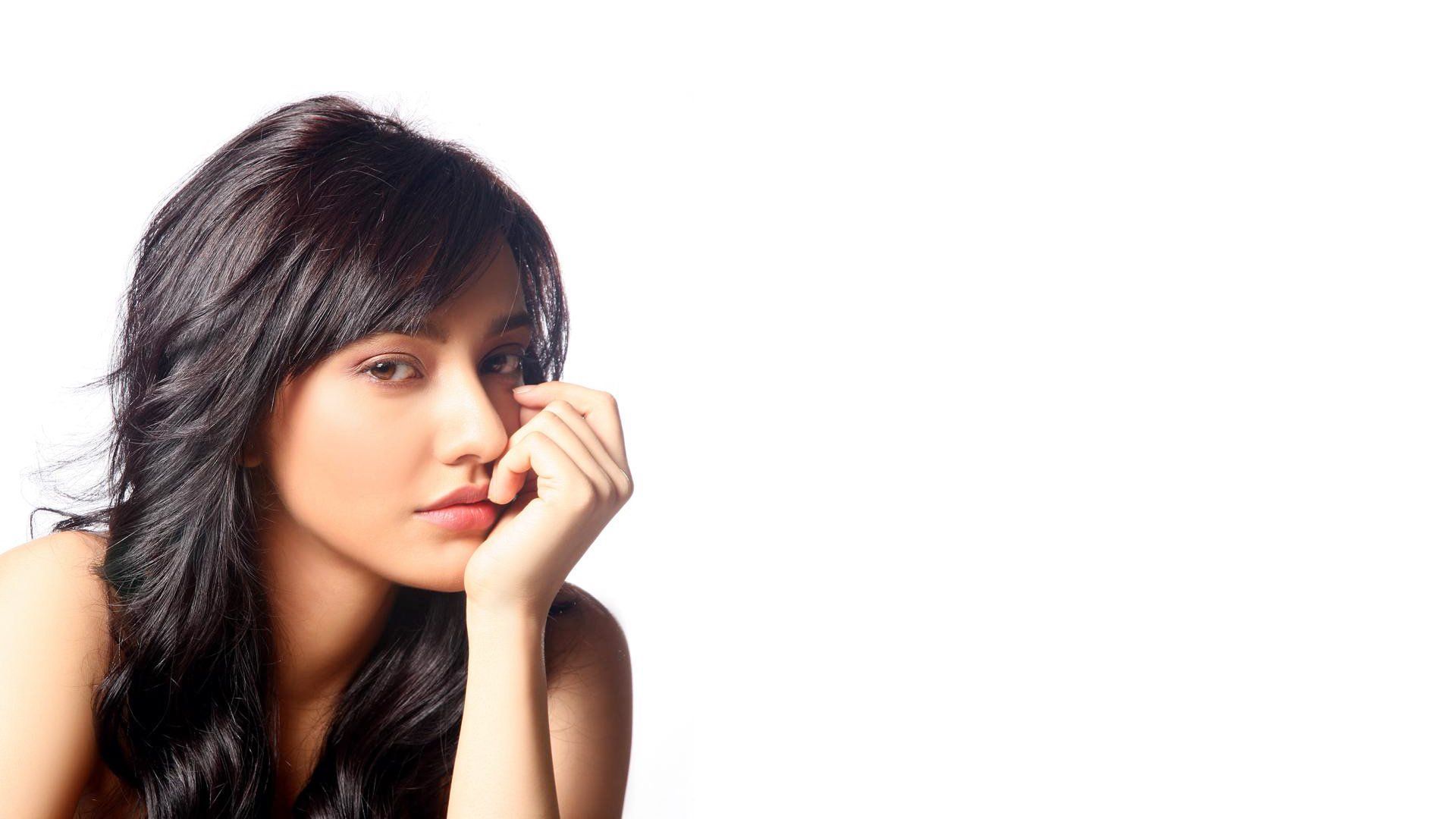 Superb Neha Sharma - Shraddha Kapoor Is Orignal - HD Wallpaper 