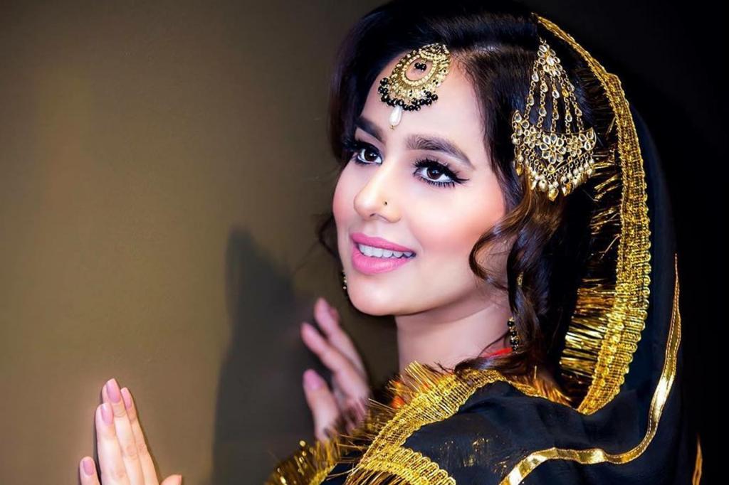 Sunanda Sharma Wallpaper Download - HD Wallpaper 