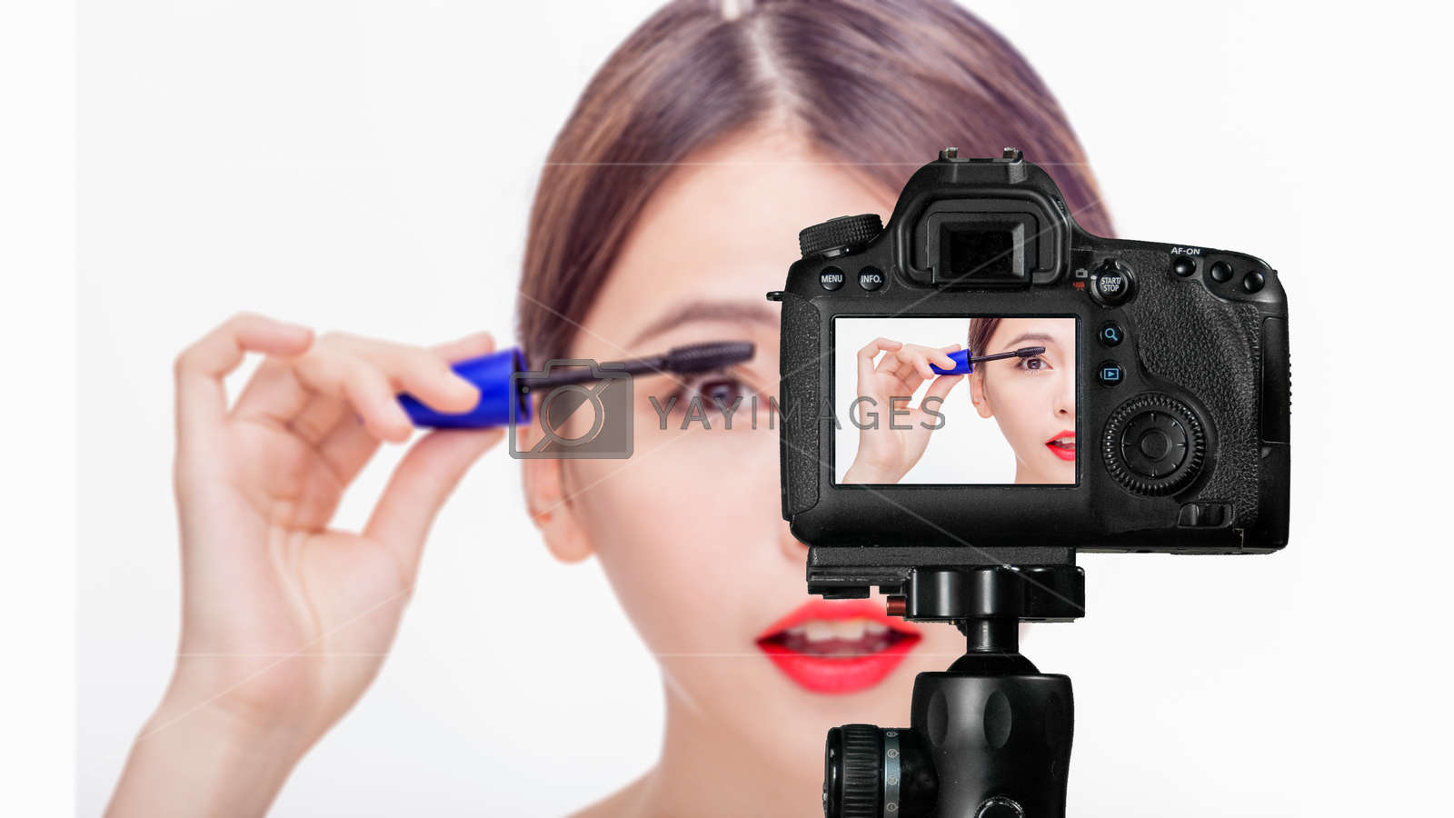 Asian Female Applying Mascara, Vlog Concept By Images - Stock Photography - HD Wallpaper 