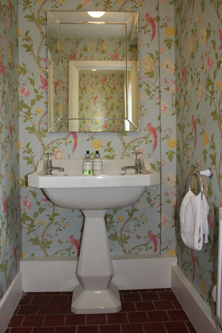 The 25 Best Small Bathroom Wallpaper Ideas On Pinterest - Small Bathroom Wallpaper Ideas - HD Wallpaper 