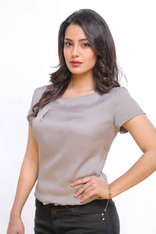 Iqra Aziz - HD Wallpaper 