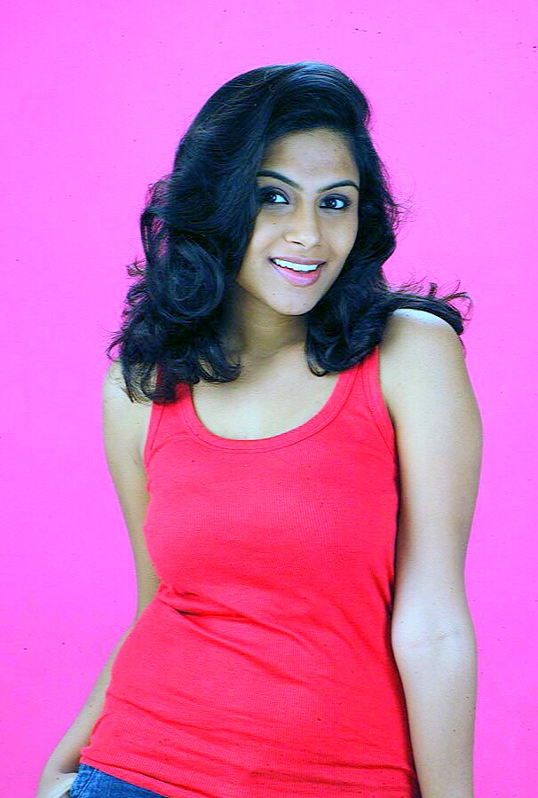 Kavalai Vendam Movie Third Heroine Sruthi Ramakrishnan - Kavalai Vendam Movie Actress Name - HD Wallpaper 