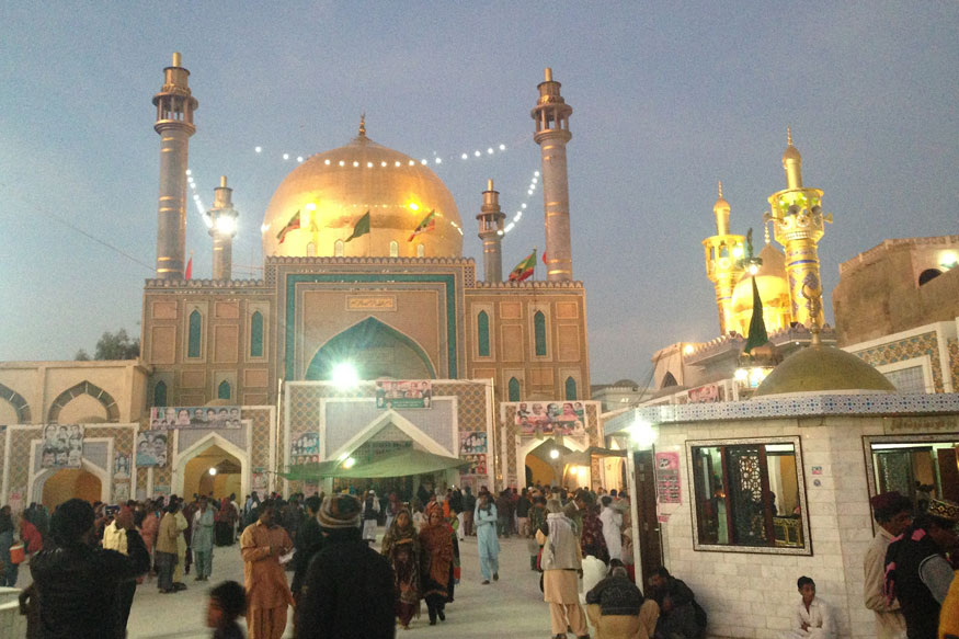 Built In 1356, The Shimmering, Golden Dome Of The Shrine - Mazar Of Lal Shahbaz Qalandar - HD Wallpaper 