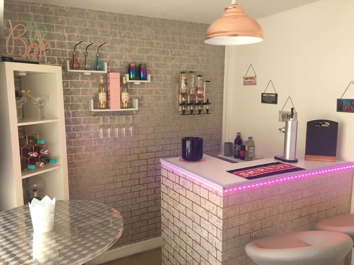 Woman Cave - HD Wallpaper 