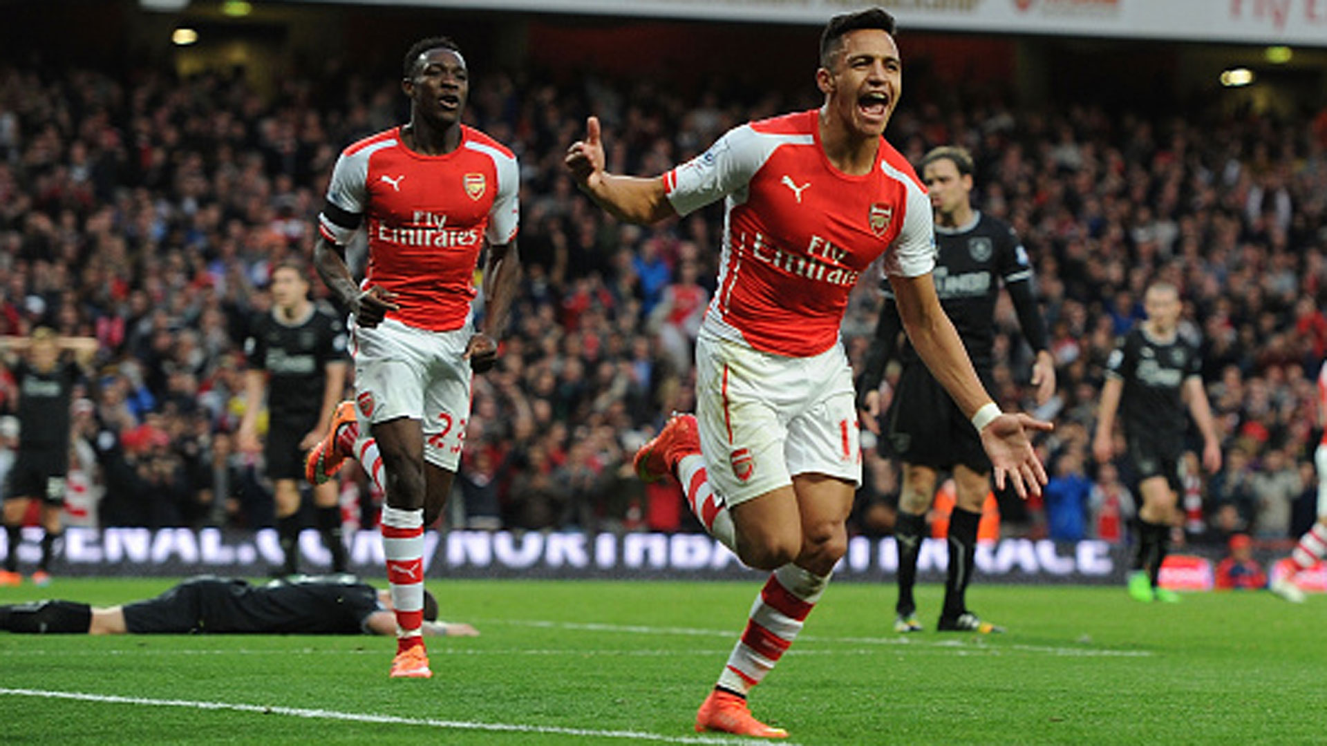 Alexis Sanchez Goal Celebrate Wallpaper For Pc Wallpaper - Alexis Sanchez Wallpaper 2017 - HD Wallpaper 
