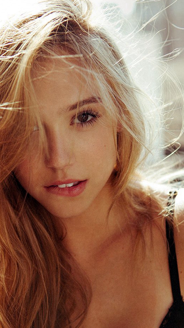 Alexis Ren Girl Blonde Celebrity Iphone Wallpaper - Alexis Ren Wallpaper Hd Iphone - HD Wallpaper 