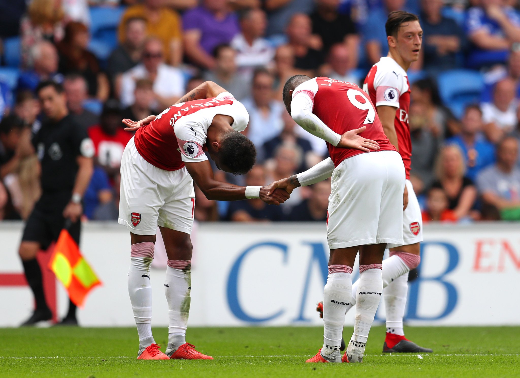 Aubameyang And Lacazette Celebration - HD Wallpaper 