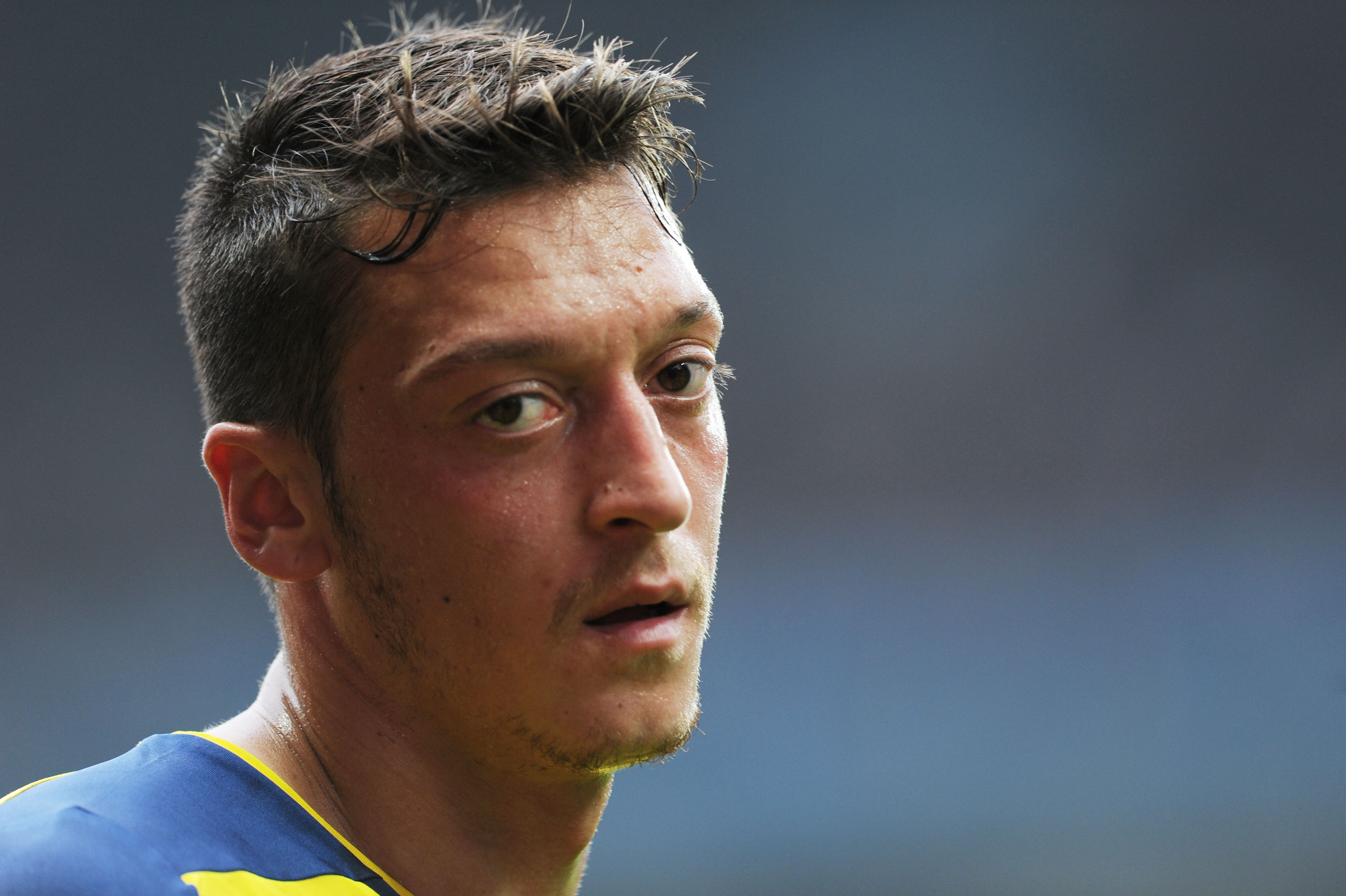 Mesut Ozil Wallpaper - HD Wallpaper 