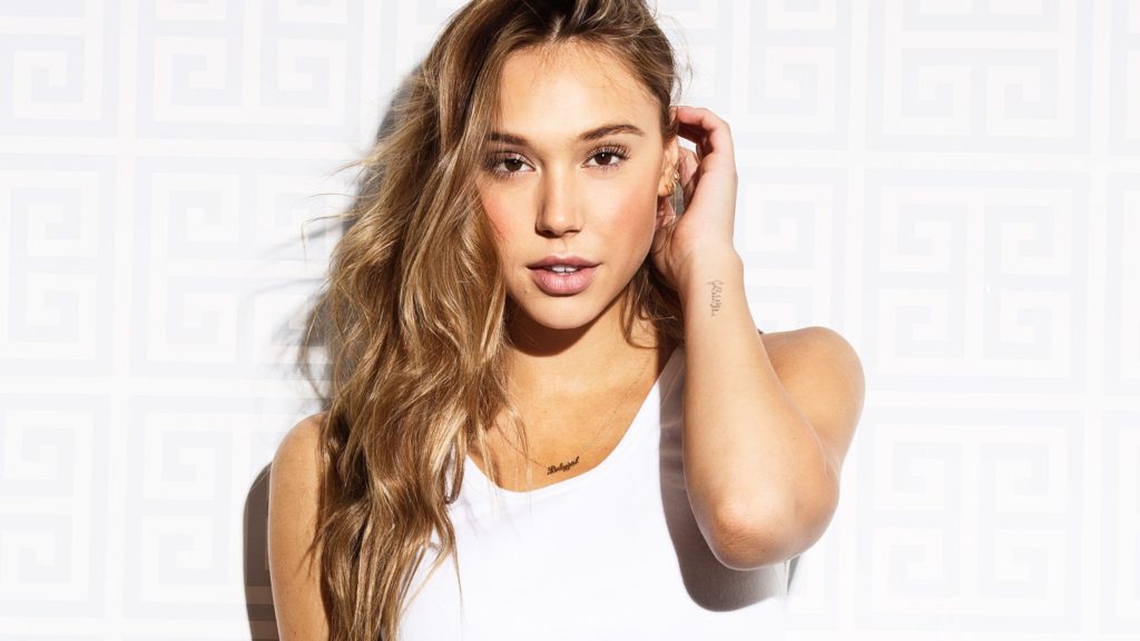 Alexis Ren - HD Wallpaper 