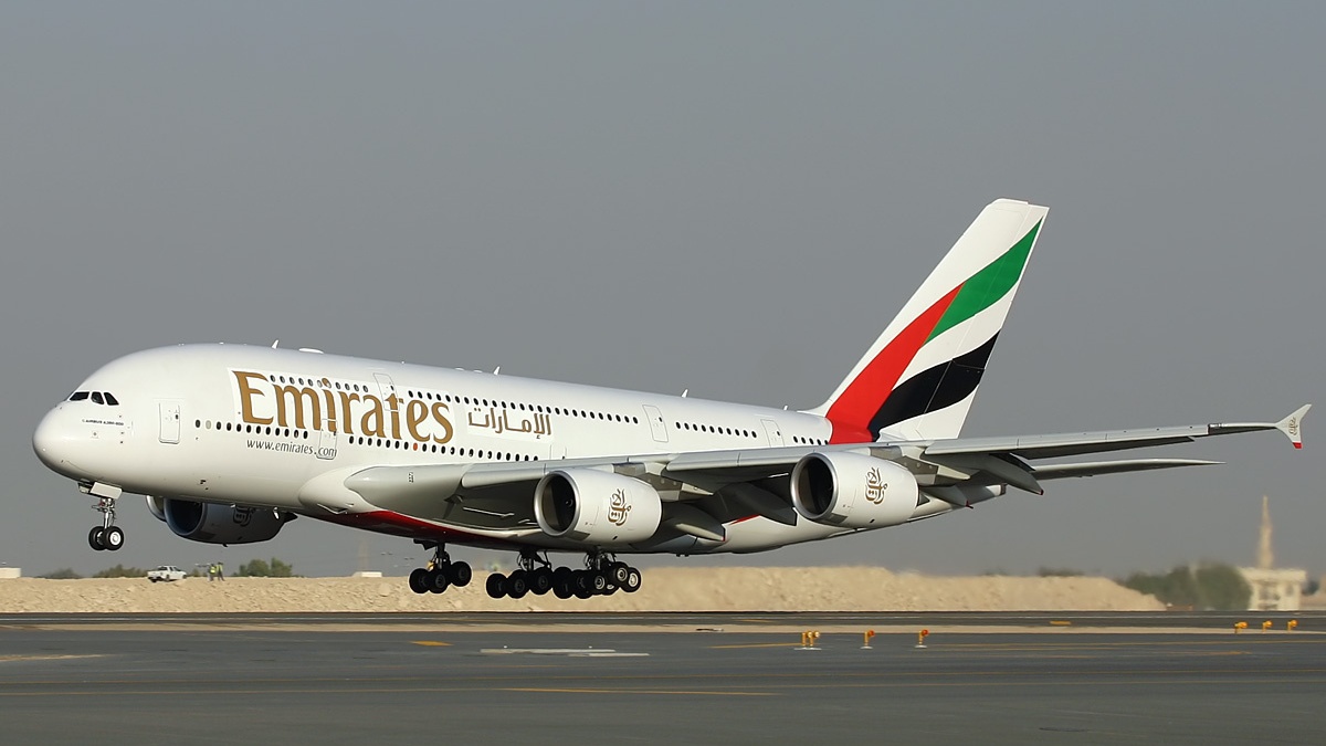 Emirates Plane Wallpaper - HD Wallpaper 