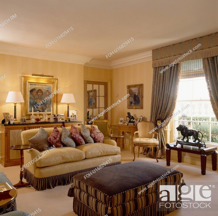 Cream Sofa Piled With Cushions In Living Room With - Window Blind - HD Wallpaper 